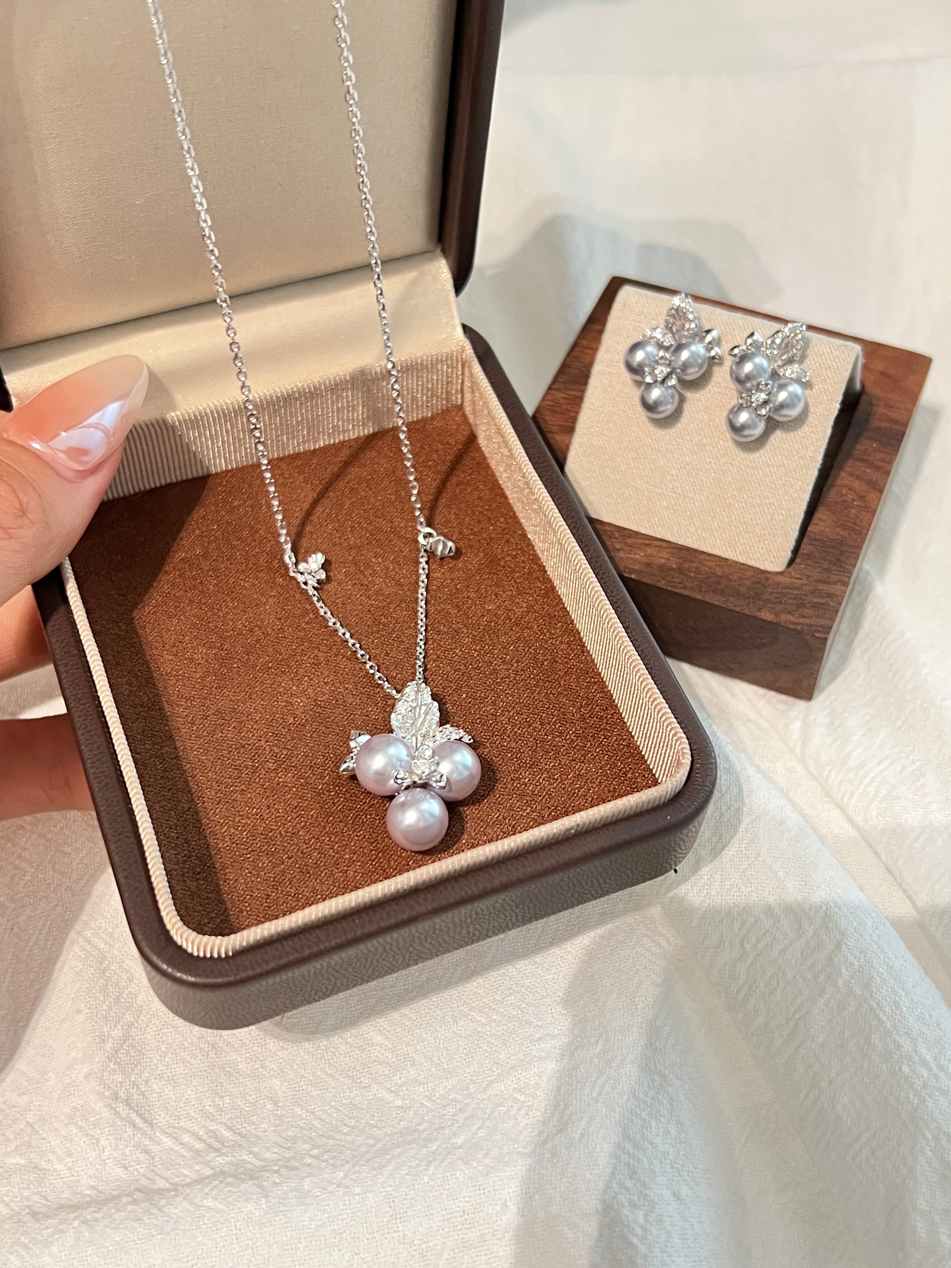 Moonleaf Pearl Necklace